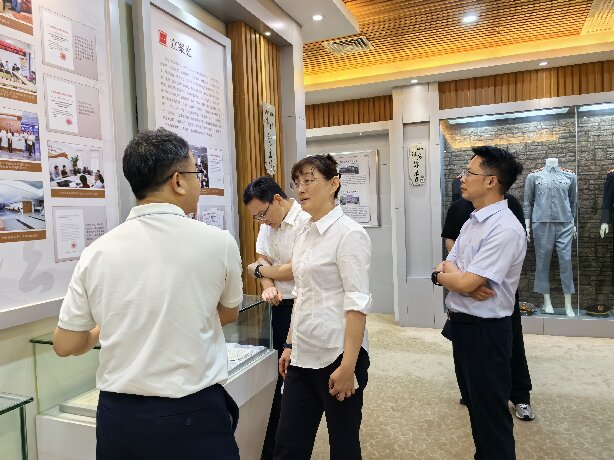 参观.jpg 参观.jpg